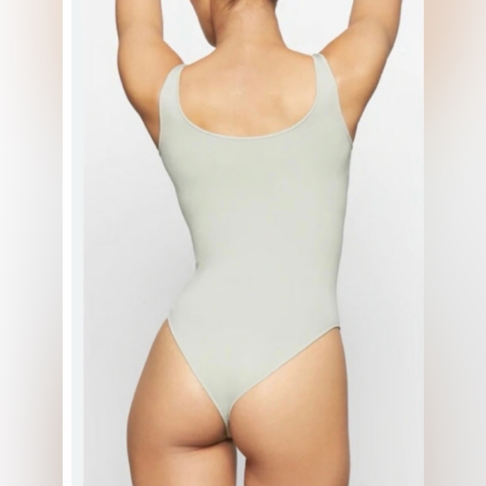 Skims essential scoop neck bodysuit pistachio? New!